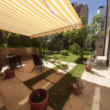 Lägenhetshotell Garden Zvonex