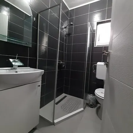 Garden Zvonex Lägenhetshotell Tuzla