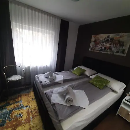 Lägenhetshotell Garden Zvonex 4*