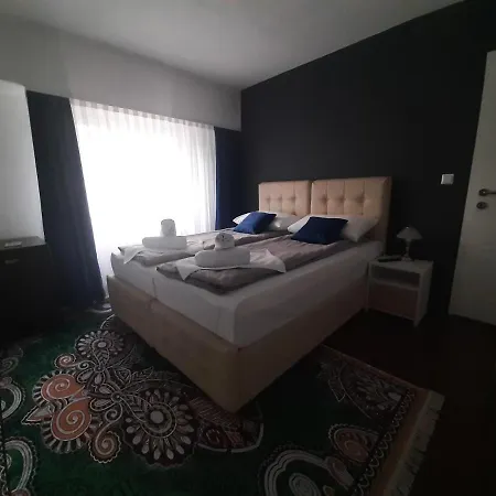 Lägenhetshotell Garden Zvonex