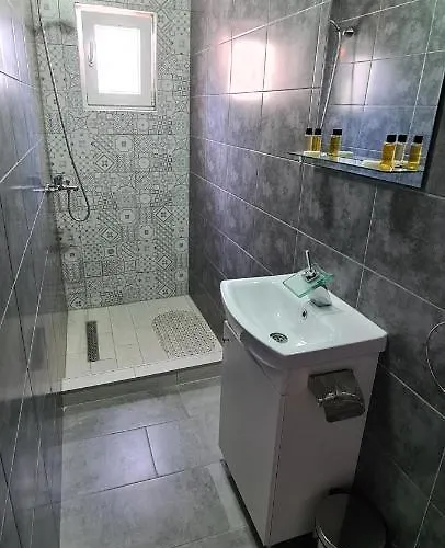 Garden Zvonex Lägenhetshotell Tuzla