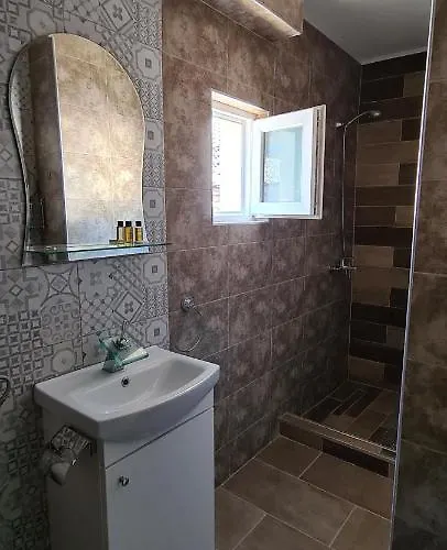 Garden Zvonex Lägenhetshotell Tuzla