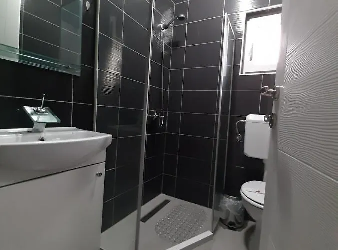 Garden Zvonex Lägenhetshotell Tuzla